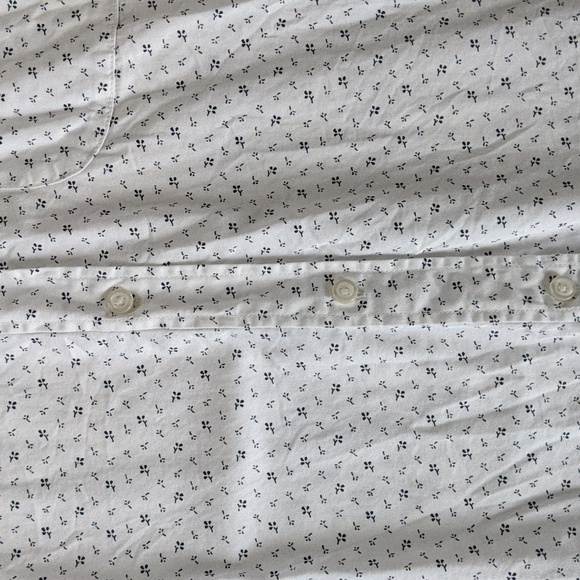 Gap men's button up dress shirt. Size XL. - Picture 3 of 6